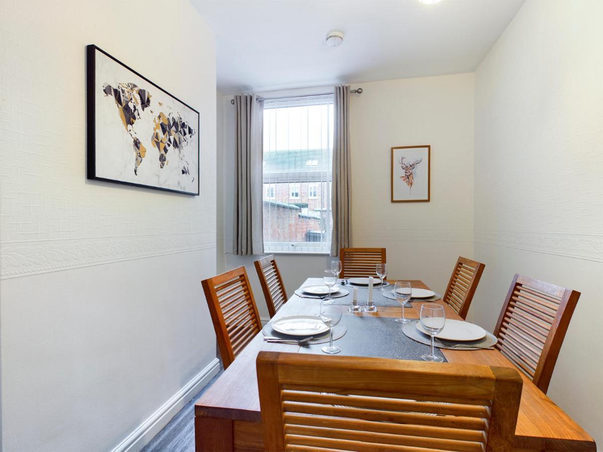 Cheerful 3 Bedroom Home With Free Parking And Wifi Chester Dış mekan fotoğraf