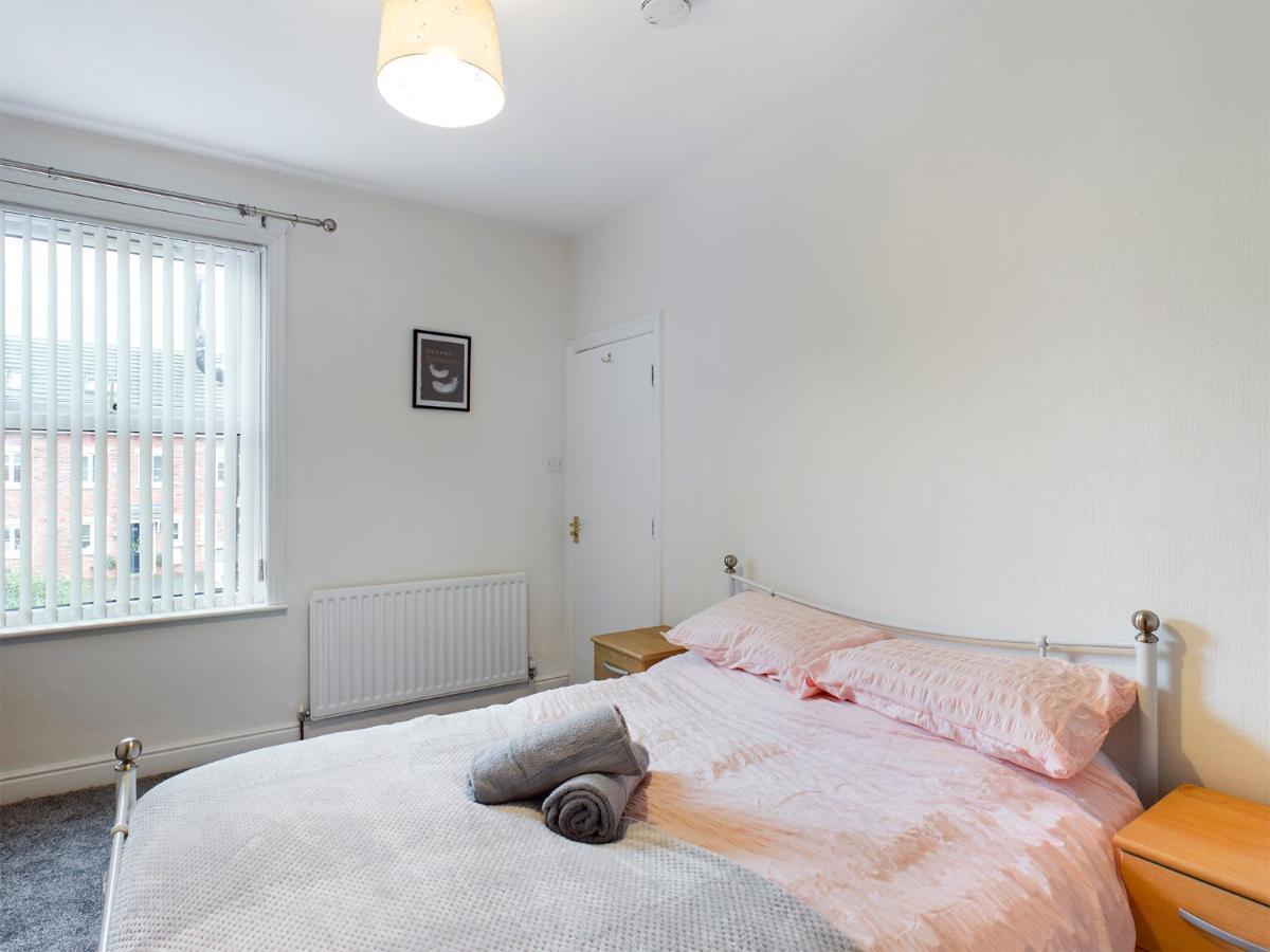 Cheerful 3 Bedroom Home With Free Parking And Wifi Chester Dış mekan fotoğraf