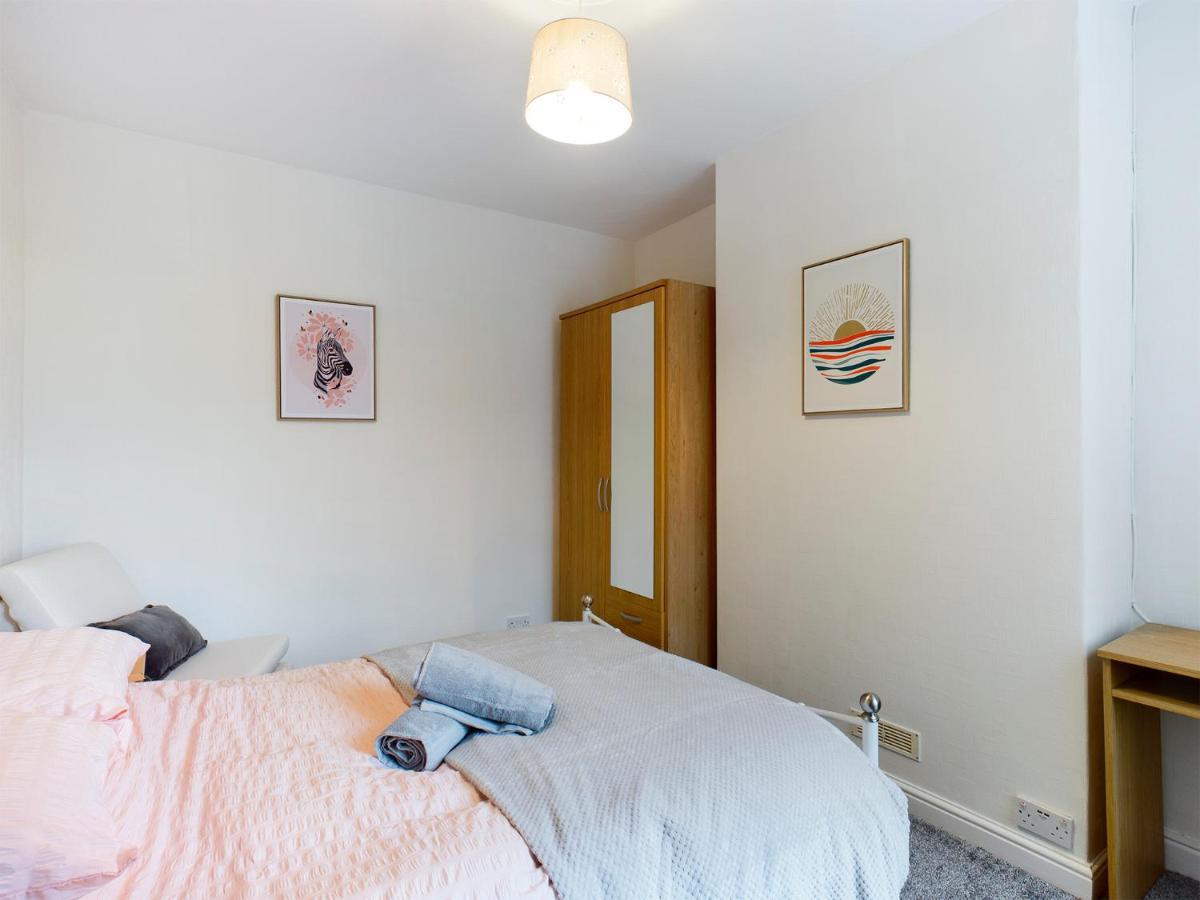 Cheerful 3 Bedroom Home With Free Parking And Wifi Chester Dış mekan fotoğraf