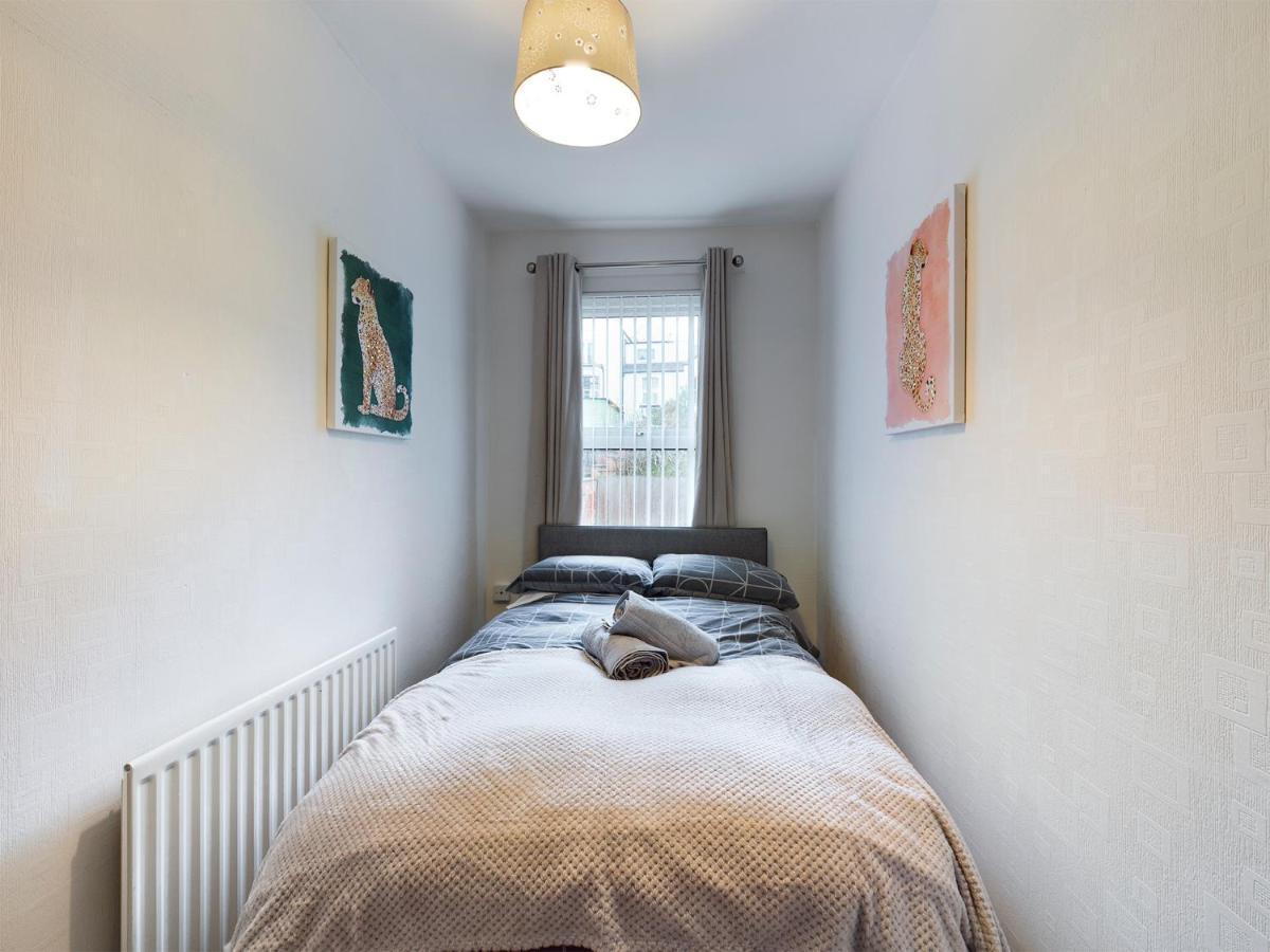 Cheerful 3 Bedroom Home With Free Parking And Wifi Chester Dış mekan fotoğraf