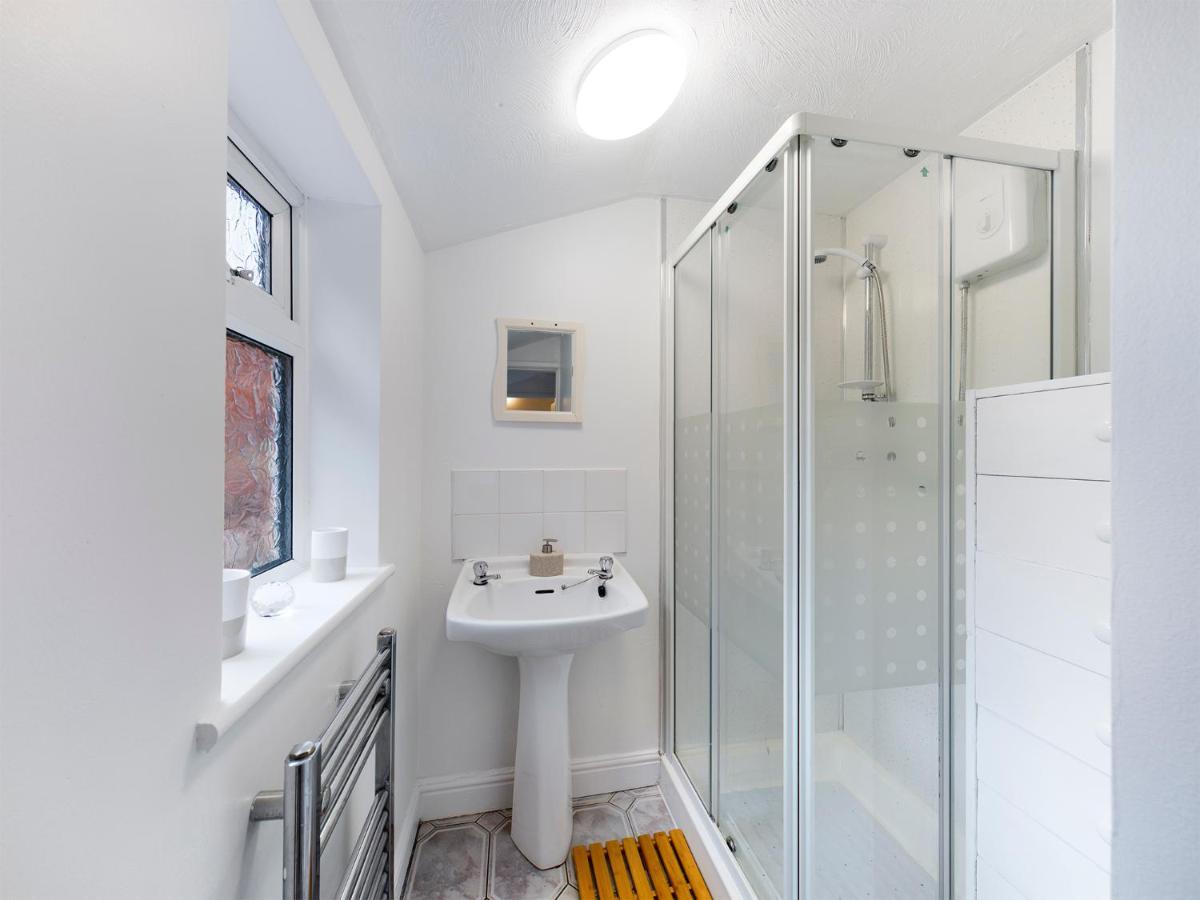 Cheerful 3 Bedroom Home With Free Parking And Wifi Chester Dış mekan fotoğraf