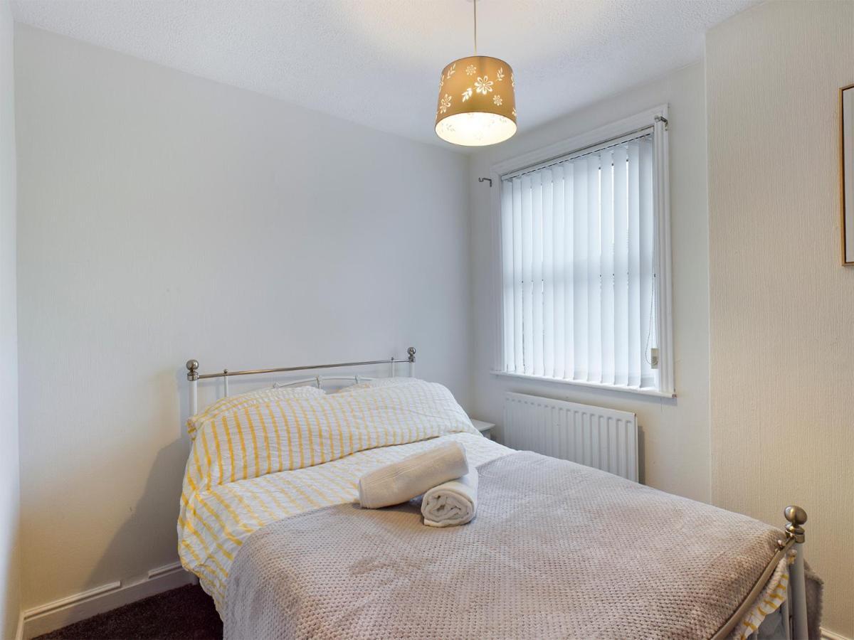 Cheerful 3 Bedroom Home With Free Parking And Wifi Chester Dış mekan fotoğraf